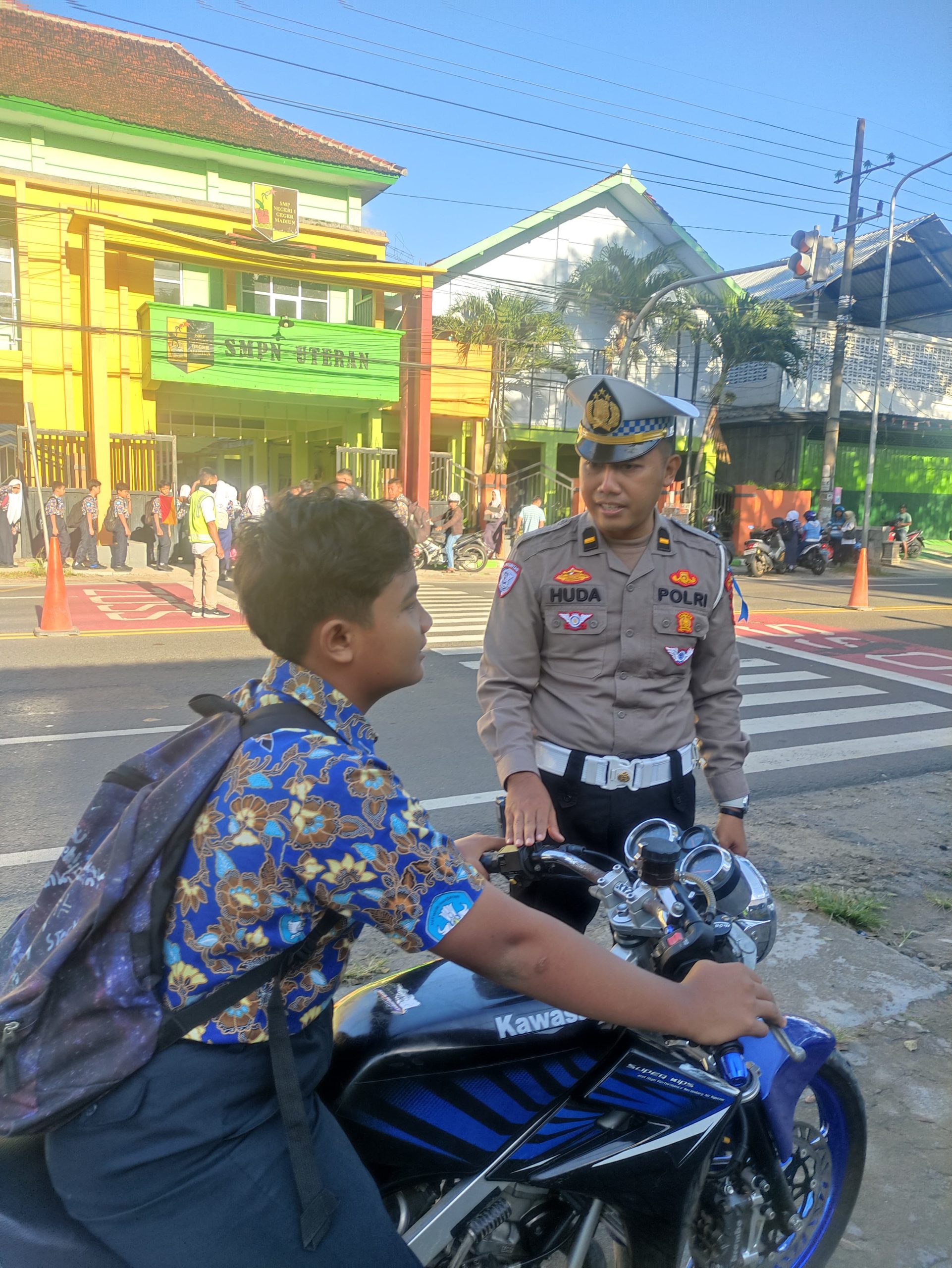 Awali Operasi Keselamatan Semeru 2026, Satlantas Polres Madiun 'Sapa' Masyarakat di Kawasan Pendidikan Geger