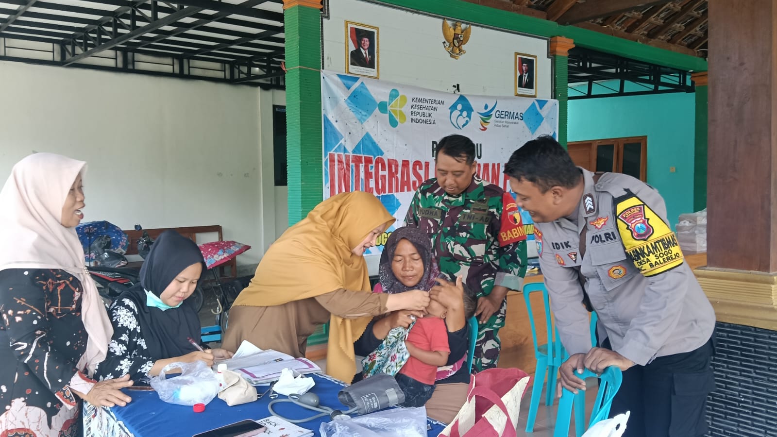 Sinergi Kesehatan dan Keamanan, Bhabinkamtibmas Desa Sogo Kawal Posyandu ILP dan Sosialisasi Layanan 110