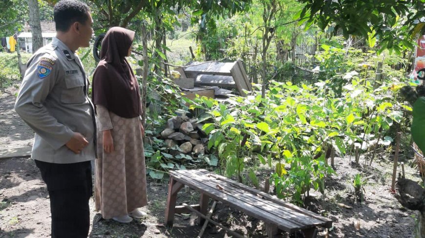 Lahan Kecil, Manfaat Besar: Bhabinkamtibmas Desa Sebayi Dorong Warga Wujudkan Ketahanan Pangan