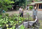 Bhabinkamtibmas Polsek Wonoasri Dampingi Warga Manfaatkan Pekarangan Pangan Bergizi untuk Dukung Ketahanan Pangan
