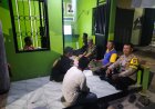 Bersama Warga, Bhabinkamtibmas Hidupkan Satkamling di Desa Mejayan