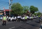 Awali Tahun Ajaran Baru, Pawai Ta'aruf MAN 4 Madiun Dikawal Personel Polsek Mejayan