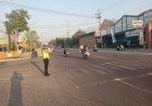 Jaga Kelancaran Arus Lalu Lintas Pagi Hari, Personel Polsek Balerejo Gelar "Commander Wish"