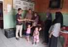 Jaga Kondusifitas dan Dukung Gizi Anak, Bhabinkamtibmas Balerejo Kawal Pembagian Makanan Bergizi Gratis