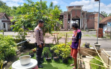 Bhabinkamtibmas Desa Bener, Cek Perkarangan Warga Guna Dukung Ketahanan Pangan