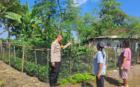 Bhabinkamtibmas Desa Kedungbanteng Dorong Pemanfaatan Pekarangan Rumah untuk Mendukung Ketahanan Pangan