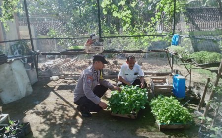 Bhabinkamtibmas Desa Kebonagung Dampingi Warga Manfaatkan Pekarangan Bergizi untuk Dukung Ketahanan Pangan