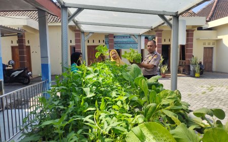 Bhabinkamtibmas Desa Buduran Dorong Pemanfaatan Hidroponik untuk Mendukung Ketahanan Pangan