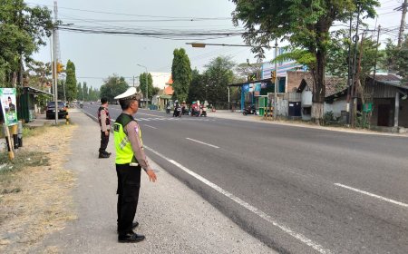 Antisipasi Kemacetan dan Laka Lantas, Polsek Balerejo Gelar Pengamanan Penampilan Pagi