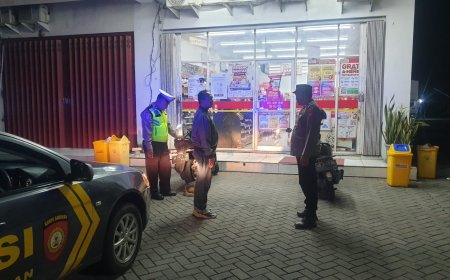 Sambangi Minimarket, Patroli Polsek Mejayan Perkuat Kewaspadaan Kamtibmas
