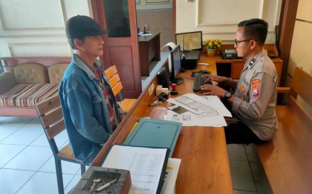 Aipda Joko Berikan Pelayanan Prima kepada Warga yang Mengurus Surat Kehilangan KTP