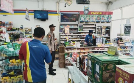 Antisipasi Gangguan Kamtibmas, Polsek Wungu Gelar Patroli Dialogis di Indomaret Dungus
