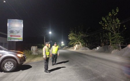 Antisipasi Gangguan Kamtibmas, Polsek Wungu Gelar Patroli Malam di Simpang Tiga Pilangrejo