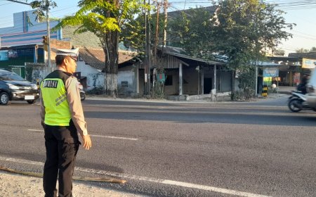 Jaga Kelancaran Arus Lalu Lintas, Polsek Balerejo Gelar Pengamanan Penampilan Pagi