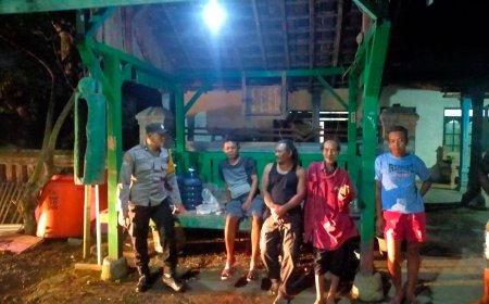Bhabinkamtibmas Intens Sambangi Poskamling, Perkuat Keamanan Lingkungan.