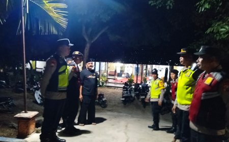 Anggota Polsek Dagangan Berikan Pengamanan Giat Pengesahan Warga Baru Perguruan Silat SH Tuhu Tekad di Desa Sewulan