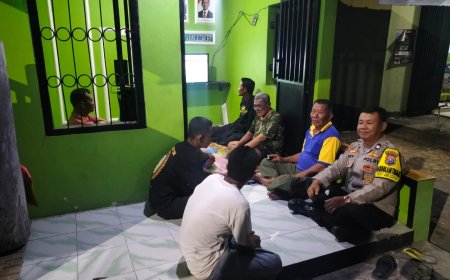 Bersama Warga, Bhabinkamtibmas Hidupkan Satkamling di Desa Mejayan