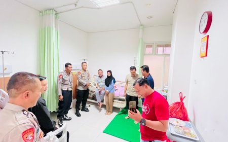 Rasa Peduli Kapolsek Kare Menjenguk Anggotanya Yang Sakit