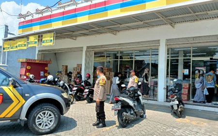 Anggota Patroli Sambangi Pertokoan Indomart Dialogis Dengan Karyawan Toko