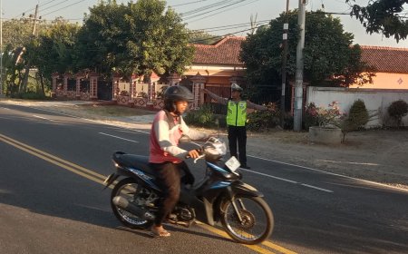 Cegah Kemacetan dan Laka Lantas, Polsek Balerejo Gelar Pengamanan Penampilan Pagi
