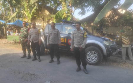 Pastikan Giat Bersih Dusun Sidorejo Lancar, Personil Polsek Saradan Berikan Pengamanan