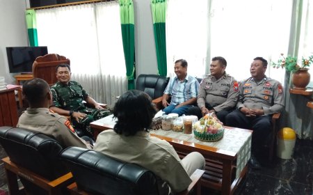 Jalin Sinergitas Dengan TNI, Kapolsek Saradan Silaturahmi Di Gupusmu Saradan