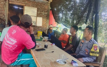 Hadir dan Bermanfaat, Bhabinkamtibmas Desa Glonggong Sambangi Warga Sampaikan Pesan Kamtibmas