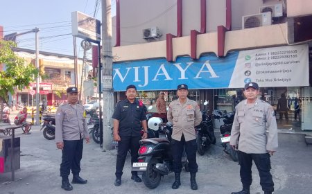 Polisi Jaga Stabilitas Keamanan Kawasan Pertokoan Emas di Caruban
