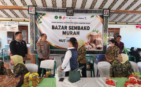 Sinergi di Lapangan, Polsek Balerejo Amankan Jalannya Bazar HUT IAD ke-26 di Desa Kuwu