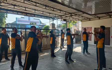 Tingkatkan Kinerja dan Jaga Kebugaran, Personel Polsek Balerejo Gelar Apel Pagi dan Olahraga Bersama