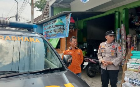 Unit Patroli Polsek Dagangan Sambangi Pasar Pandansari Berikan Imbauan Kamtibmas Ke Juru Parkir