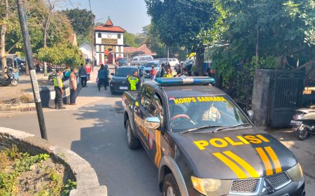 Polsek Dagangan Berikan Pamwal Giat Ziarah Makam Jamaah Al Basyariah ke Makam Nglarangan dan Pulosari Ponorogo