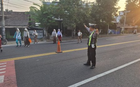 Antisipasi Kemacetan dan Laka Lantas, Polsek Balerejo Gelar Pam Penampilan Pagi di Sejumlah Titik Rawan