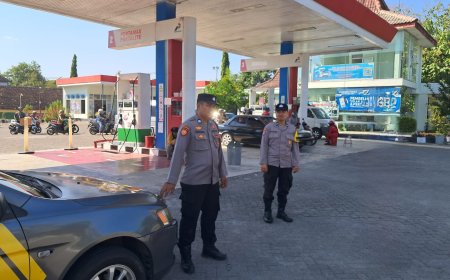 Patroli Humanis Polsek Mejayan Perkuat Rasa Aman di Kawasan SPBU Mejayan