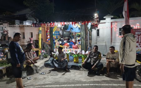 Sambang Poskamling, Bhabinkamtibmas Kelurahan Krajan Perkuat Sinergi Keamanan Lingkungan