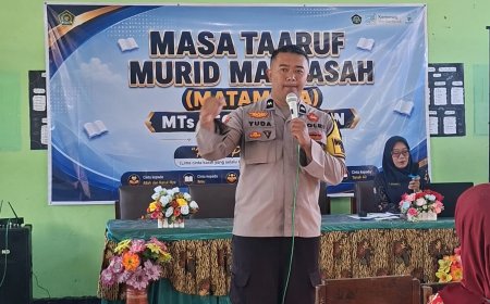 Bhabinkamtibmas Polsek Kare Sosialisasikan Anti-Bullying dan Keselamatan Berlalu Lintas kepada Siswa Baru MTsN 9 Madiun