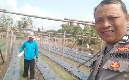 Bhabinkamtibmas Desa Warurejo Sambangi Warga, Dukung Pemanfaatan Kebun Cipir untuk Ketahanan Pangan