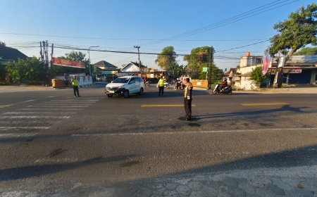 Jaga Kelancaran Lalu Lintas Pagi, Personel Polsek Balerejo Disiagakan di Sejumlah Titik Rawan