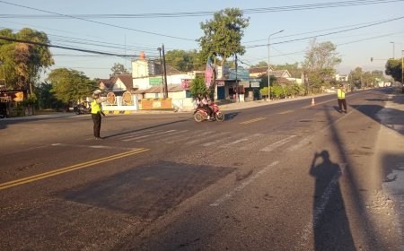 Cegah Kemacetan dan Laka Lantas, Personel Polsek Balerejo Gelar 'Commander Wish' Pagi