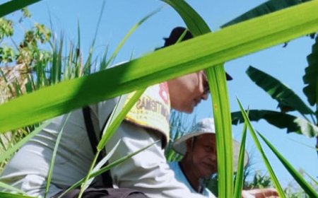 Bhabinkamtibmas Desa Ketandan Laksanakan Kunjungan Kamtibmas kepada Petani dalam Rangka Mendukung Ketahanan Pangan