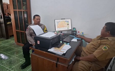 Jaga Kondusivitas Wilayah, Bhabinkamtibmas Polsek Balerejo Sambangi Perangkat Desa Kedungrejo