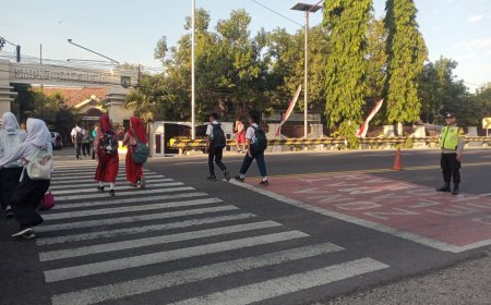 Jaga Kelancaran Arus Lalu Lintas Pagi, Personel Polsek Balerejo Disebar di Berbagai Titik Rawan