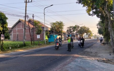 Personel Polsek Pilangkenceng Laksanakan Commander Wish Pagi untuk Wujudkan Kelancaran Arus Lalu Lintas