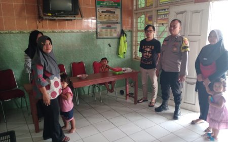 Bhabinkamtibmas Desa Balerejo Monitoring dan Amankan Pembagian Makanan Bergizi Gratis untuk Balita