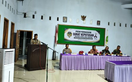 Bhabinkamtibmas Desa Sukosari Aiptu Joni Getut Hadiri Giat Penyerahan Surat Keputusan Pejabat Kepala Desa