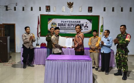 Bhabinkamtibmas Desa Sukosari Hadiri Penyerahan Surat Keputusan Penjabat Kepala Desa