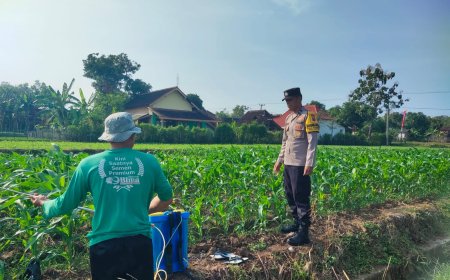 Bhabinkamtibmas Desa Glonggong Sambangi Warga, Sosialisasikan Pemanfaatan Lahan Dukung Ketahanan Pangan