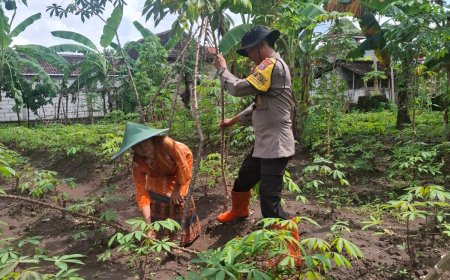 Bhabinkamtibmas Desa Mojopurno Sambangi Warga, Ajak Manfaatkan Lahan untuk Dukung Ketahanan Pangan