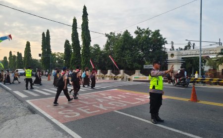 Cegah Kemacetan dan Laka Lantas, Polsek Balerejo Terjunkan Personel dalam Giat Penampilan Pagi