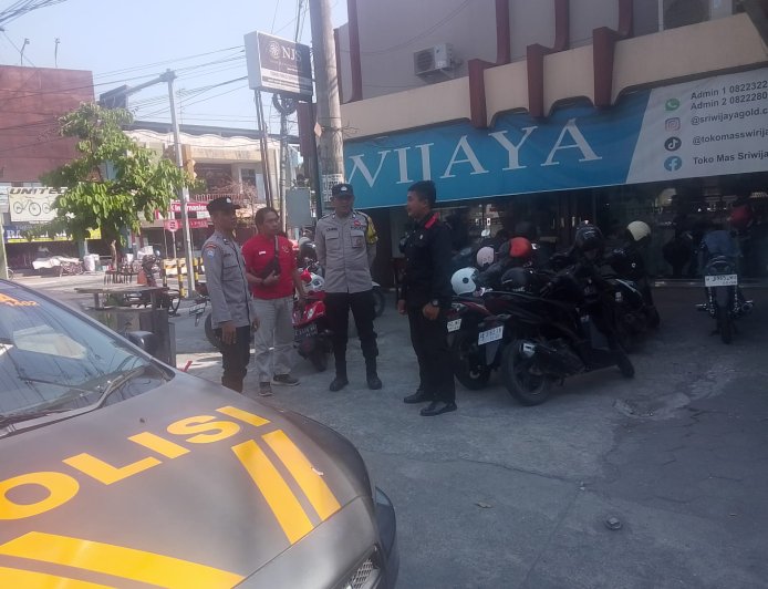 Sambangi Toko Emas, Polsek Mejayan Tingkatkan Upaya Pencegahan Kriminalitas